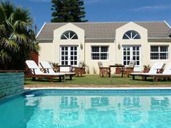 2 Oceans Apartments