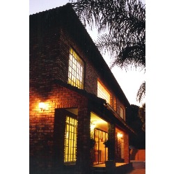 The Falling Feather Inn Guesthouse