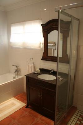 Budget-Moyo-Room