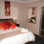 Room queen bed