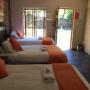 Triple room: 3 single beds, full bathroom (3)