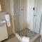 Shower-at-7-Luyt