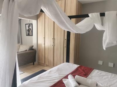 Four-Poster-Bed